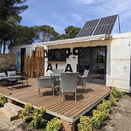 Cooltainer Retreat: Sustainable Coastal Forest Tiny House Near Barcelona 카스테데펠스 외부 사진