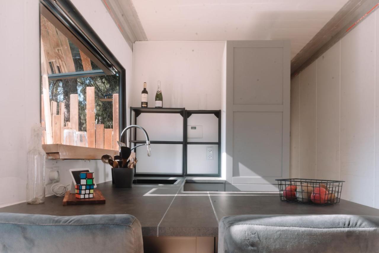 Cooltainer Retreat: Sustainable Coastal Forest Tiny House Near Barcelona 카스테데펠스 외부 사진