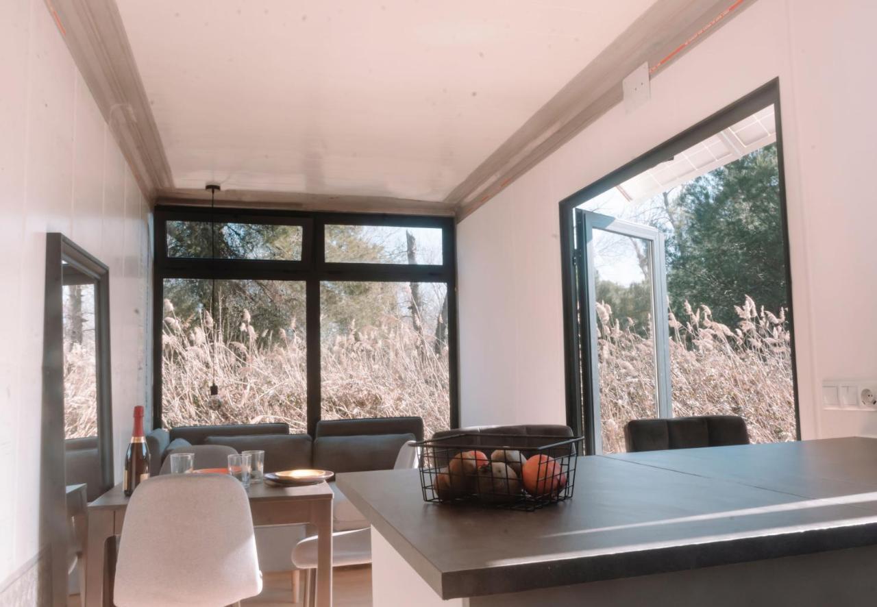 Cooltainer Retreat: Sustainable Coastal Forest Tiny House Near Barcelona 카스테데펠스 외부 사진