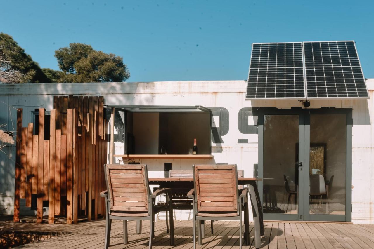 Cooltainer Retreat: Sustainable Coastal Forest Tiny House Near Barcelona 카스테데펠스 외부 사진