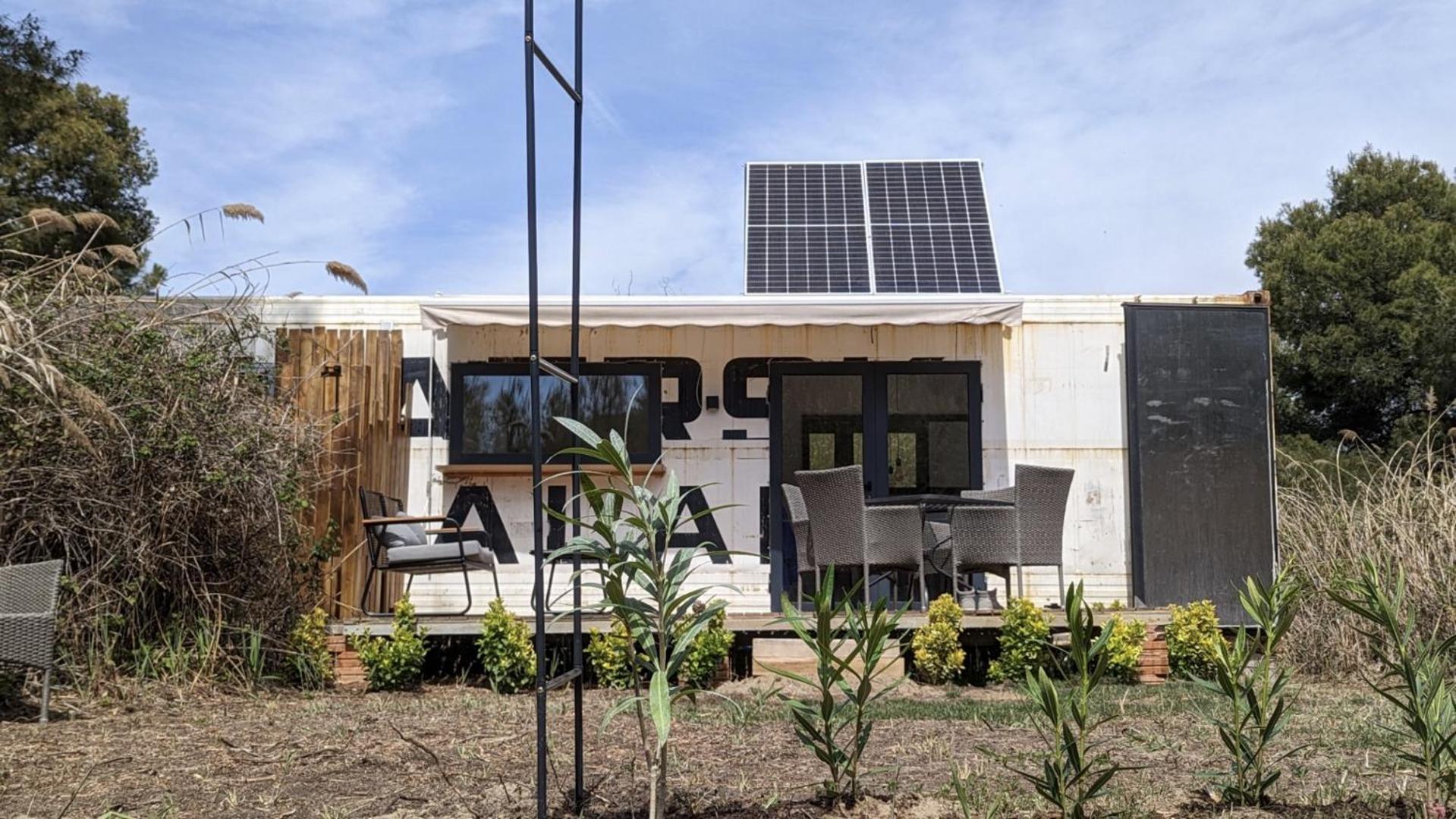 Cooltainer Retreat: Sustainable Coastal Forest Tiny House Near Barcelona 카스테데펠스 외부 사진